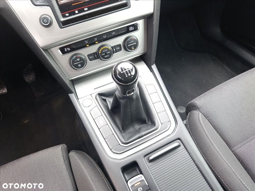 Volkswagen Passat - 15
