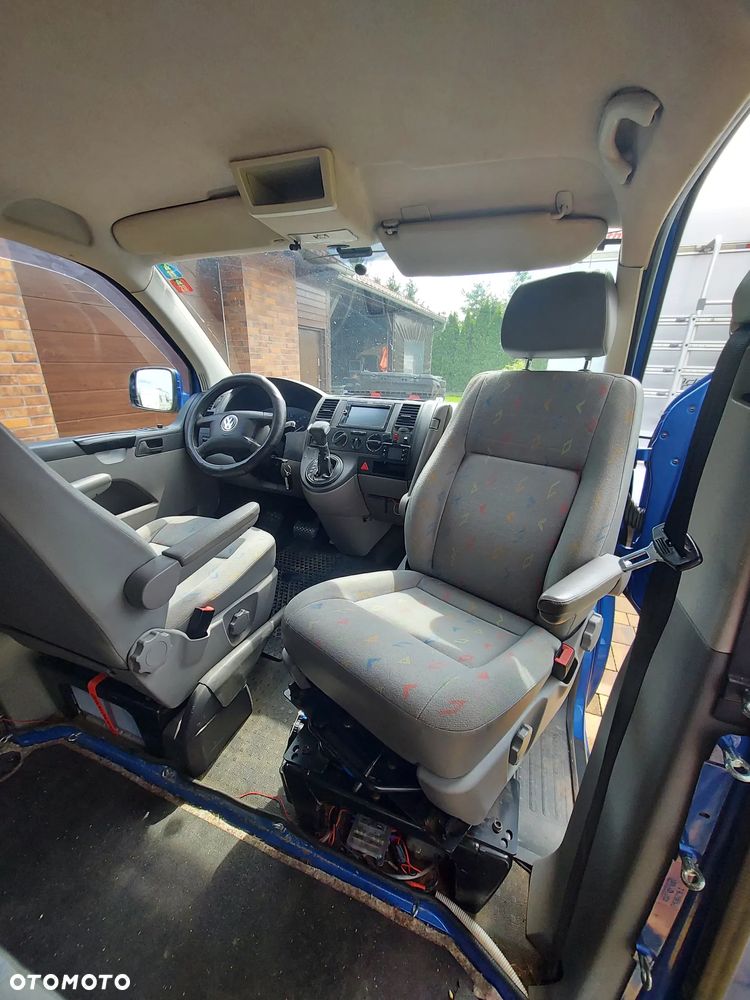 Volkswagen T5 Campervan - 22
