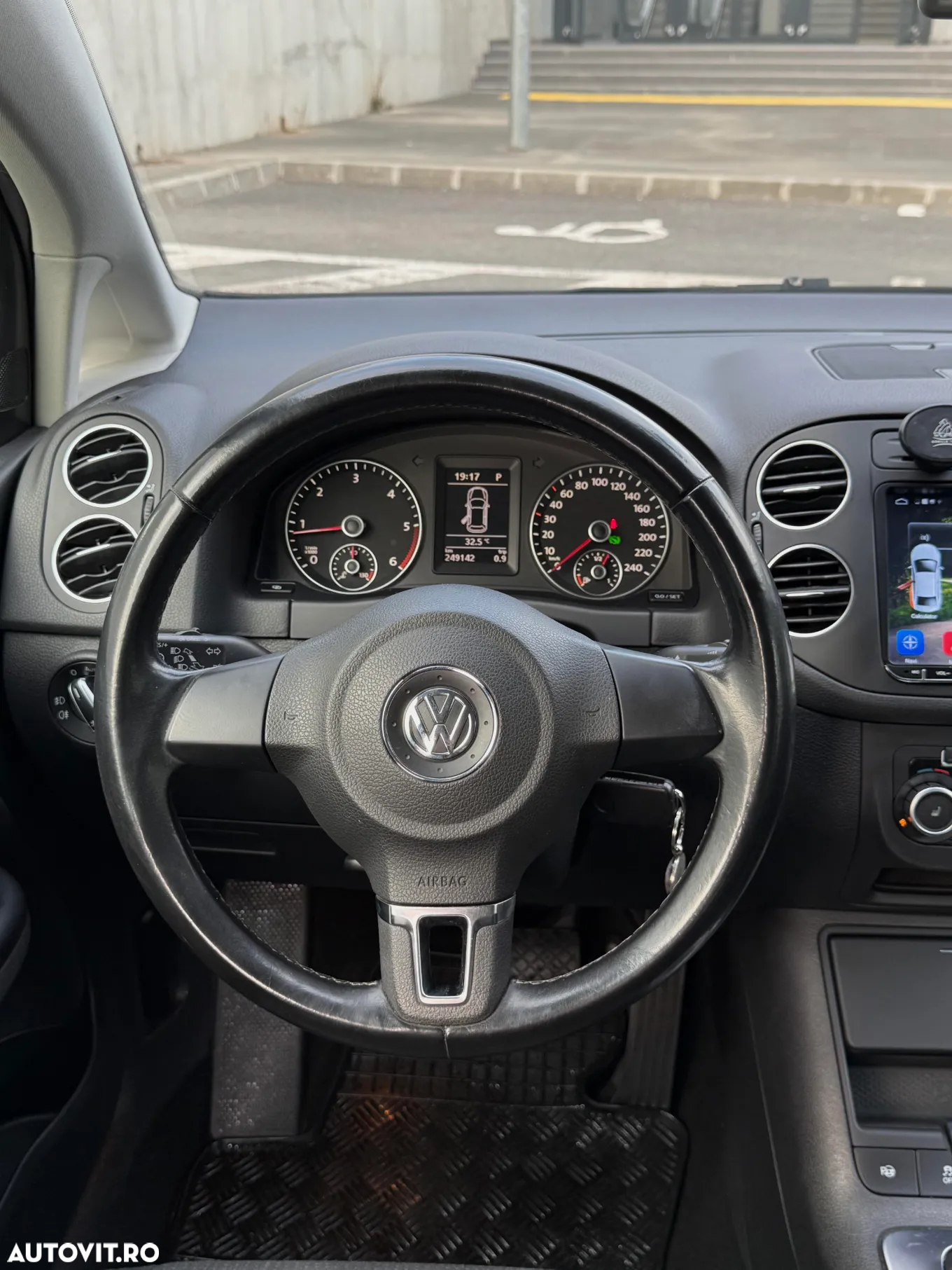 Volkswagen Golf Plus 1.6 TDI DPF DSG Comfortline - 8