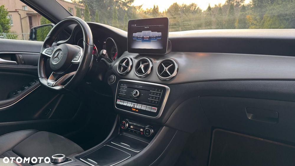 Mercedes-Benz GLA 200 (CDI) d 4Matic 7G-DCT AMG Line - 21