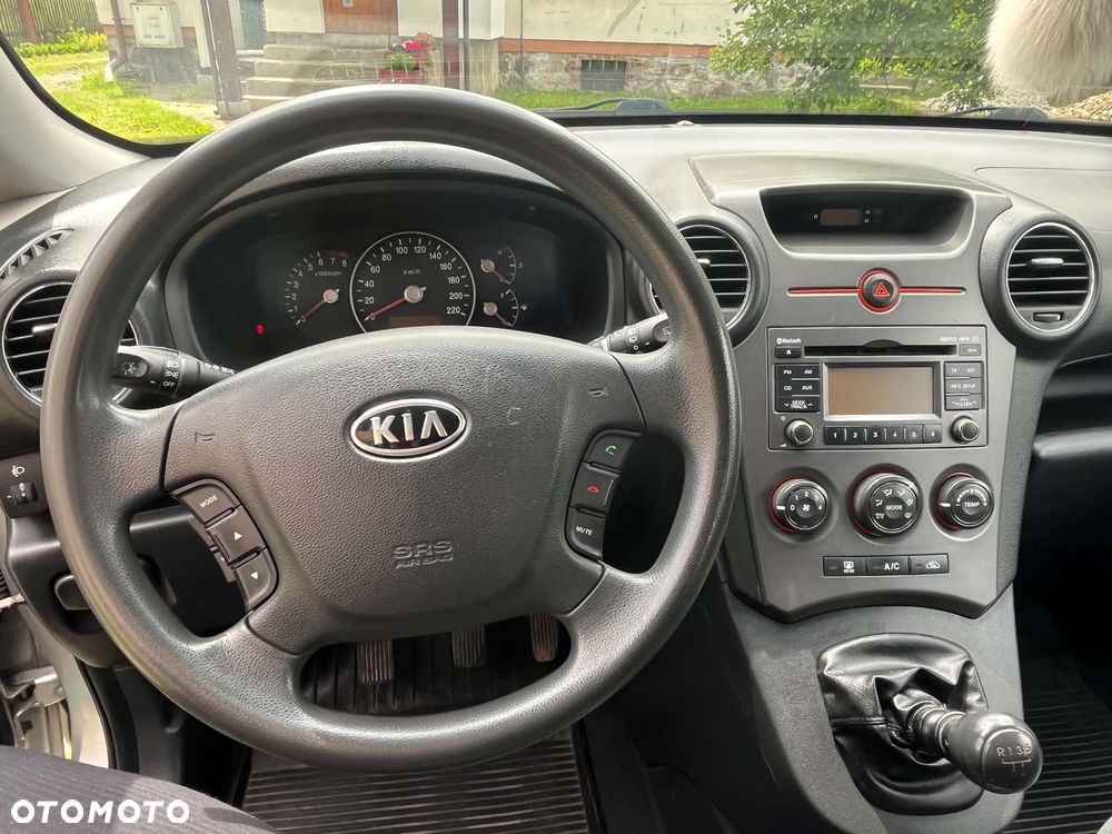 Kia Carens 1.6 Tour - 8