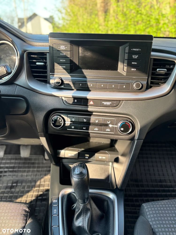 Kia Ceed 1.6 CRDi mHEV L Business Line - 14