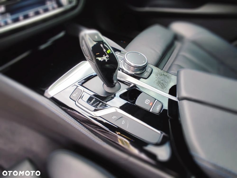 BMW Seria 5 530i xDrive M Sport Edition - 22