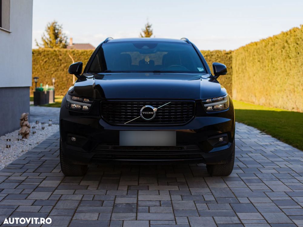 Volvo XC 40 D4 AWD R-Design - 1