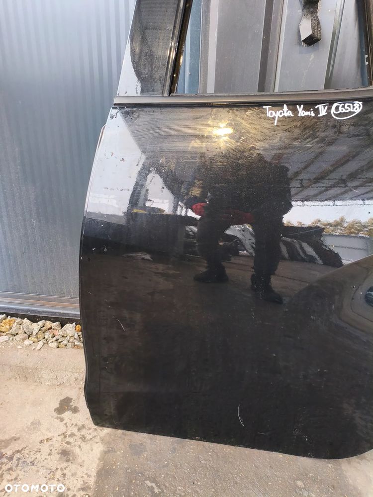 TOYOTA YARIS IV DRZWI LEWE TYLNE POZNAŃ GIEŁDA X622 - 3