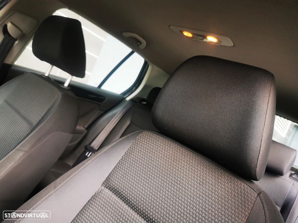 VW Golf 1.6 TDi Confortline - 8