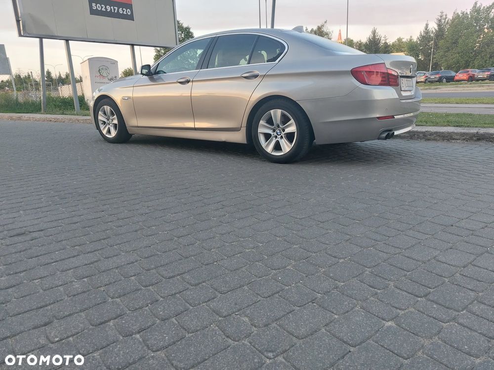 BMW Seria 5 528i xDrive - 2