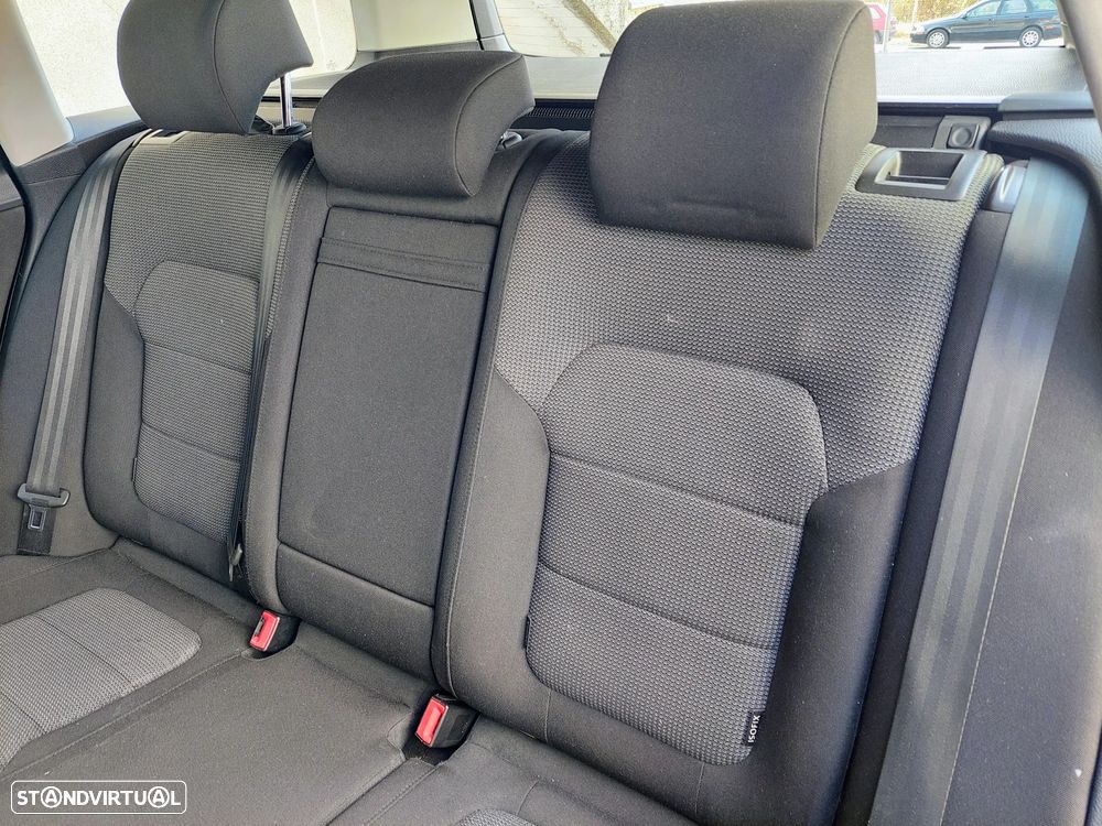 VW Passat Variant 2.0 TDi Confortline - 41
