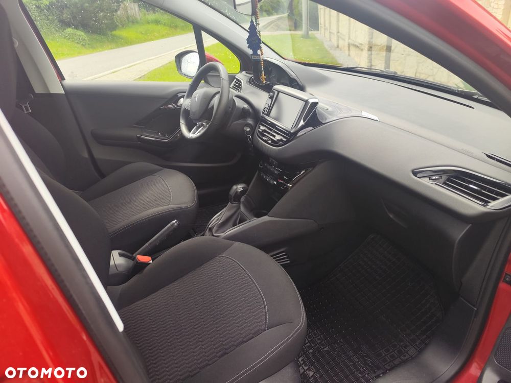 Peugeot 208 - 14