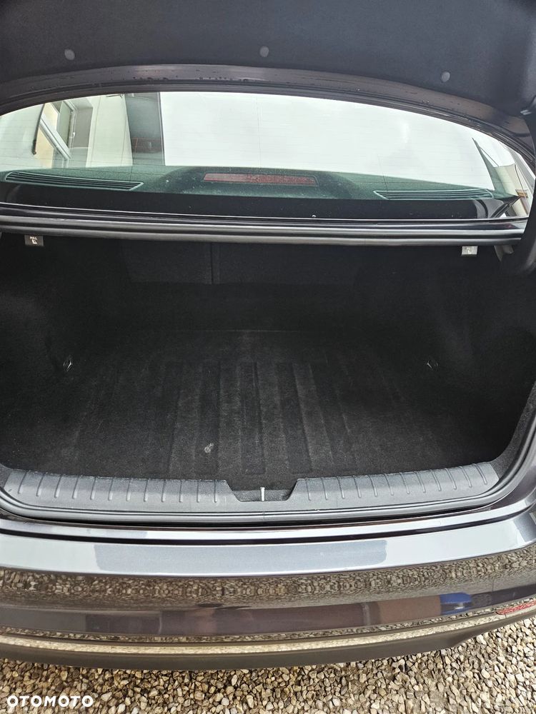 Kia Optima 2.0 L - 8