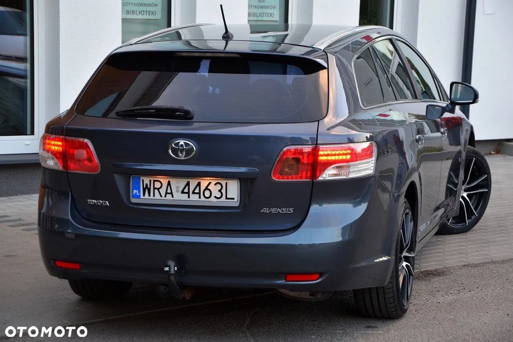 Toyota Avensis 1.8 Sol - 12