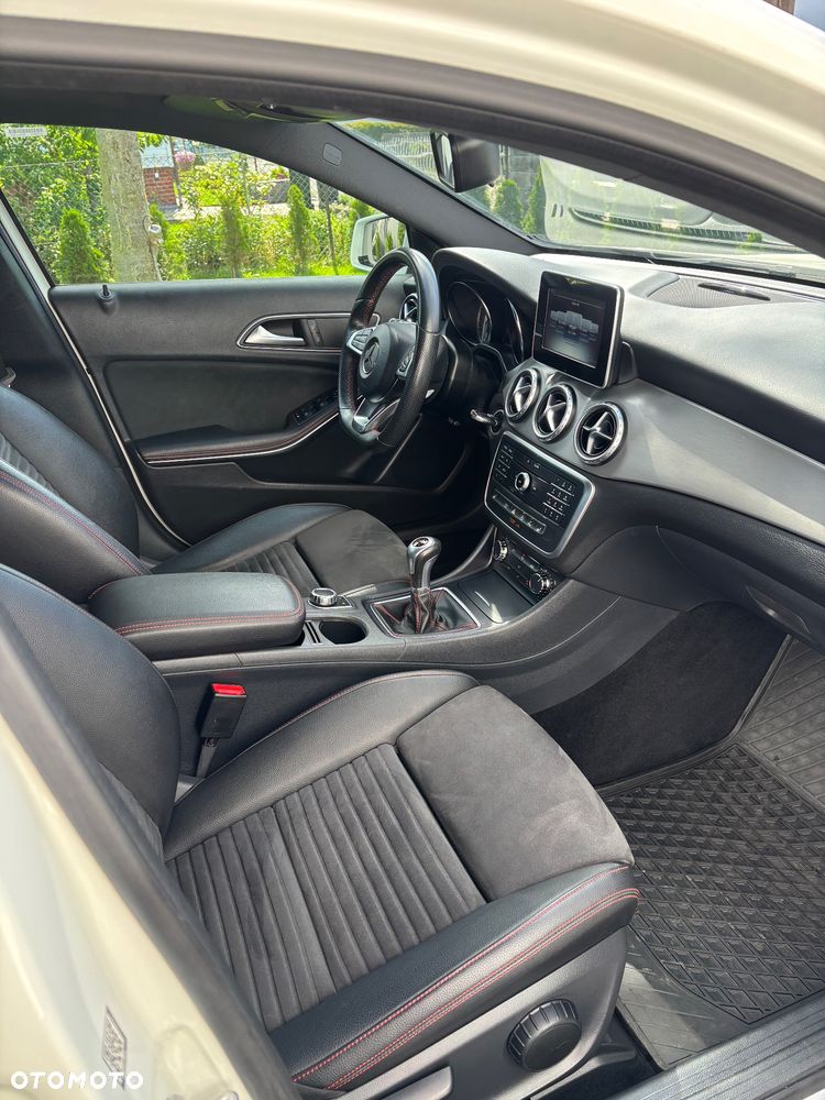 Mercedes-Benz GLA 180 AMG Line - 35