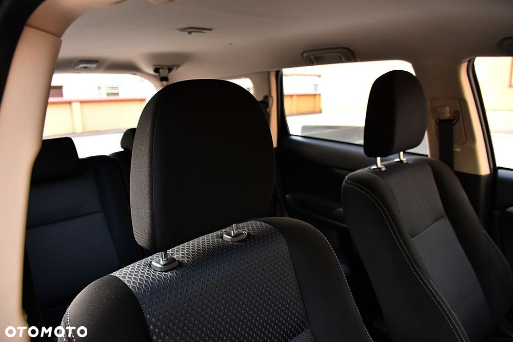 Mitsubishi Outlander 2.0 Invite + 2WD - 32