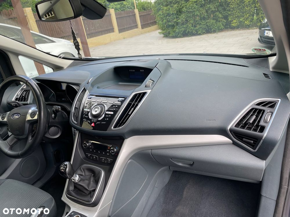 Ford Grand C-MAX - 32
