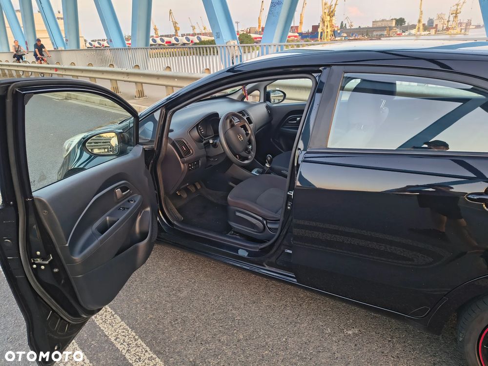 Kia Rio 1.4 M - 10