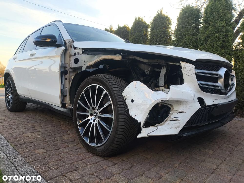 Mercedes-Benz GLC 250 d 4Matic 9G-TRONIC AMG Line - 11