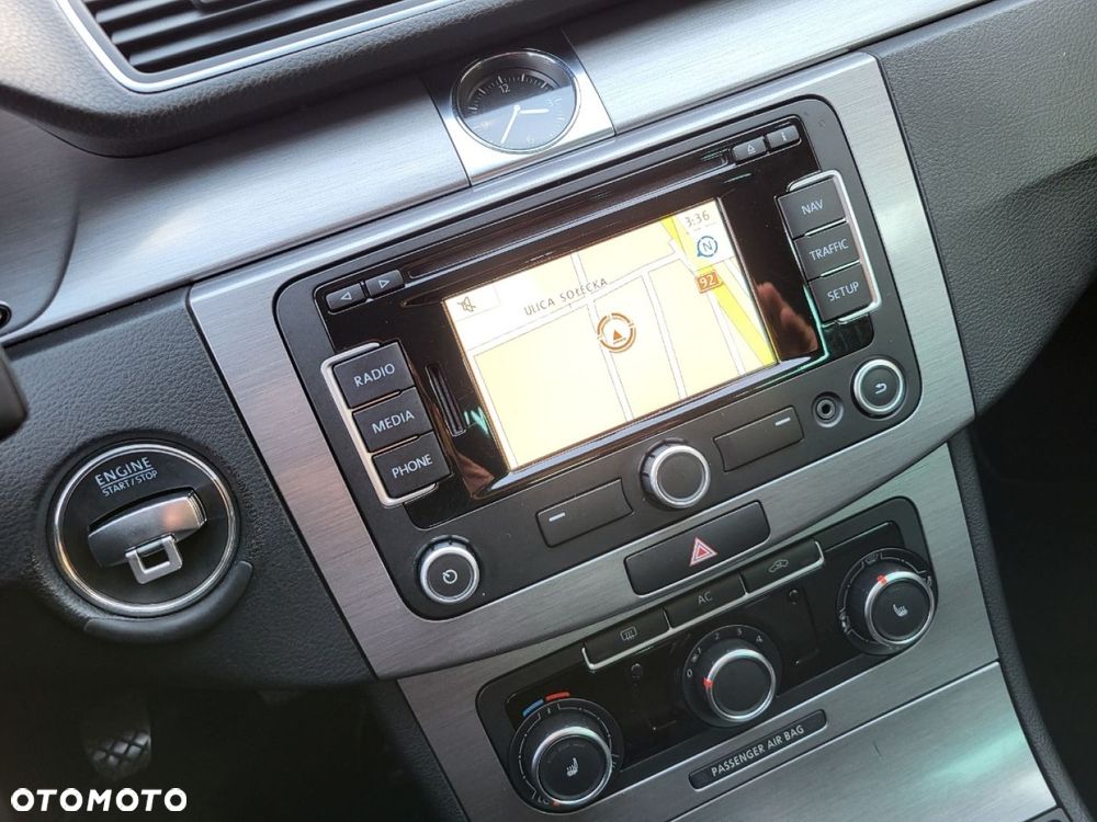 Volkswagen Passat - 11
