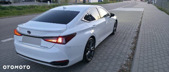 Lexus ES 300h F Sport - 17