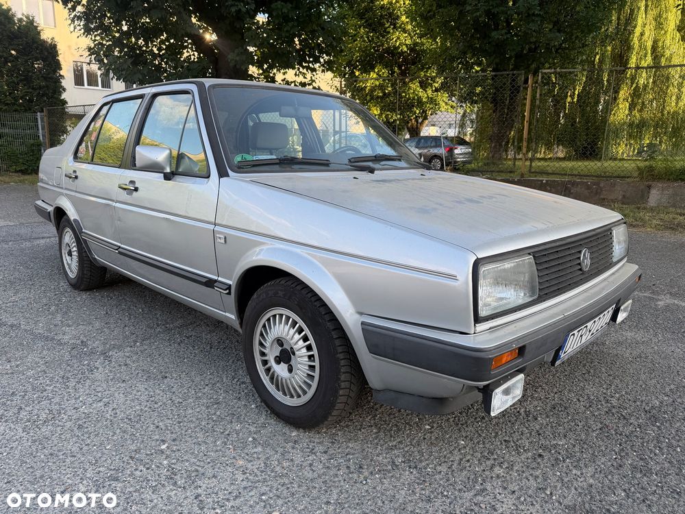 Volkswagen Jetta - 1