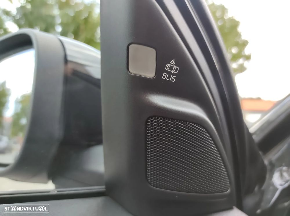 Volvo XC 70 D5 Nivel 2 - 25