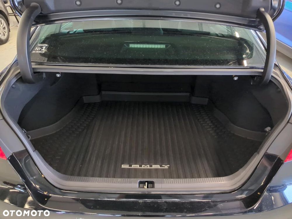 Toyota Camry 2.5 Hybrid Executive CVT - 11