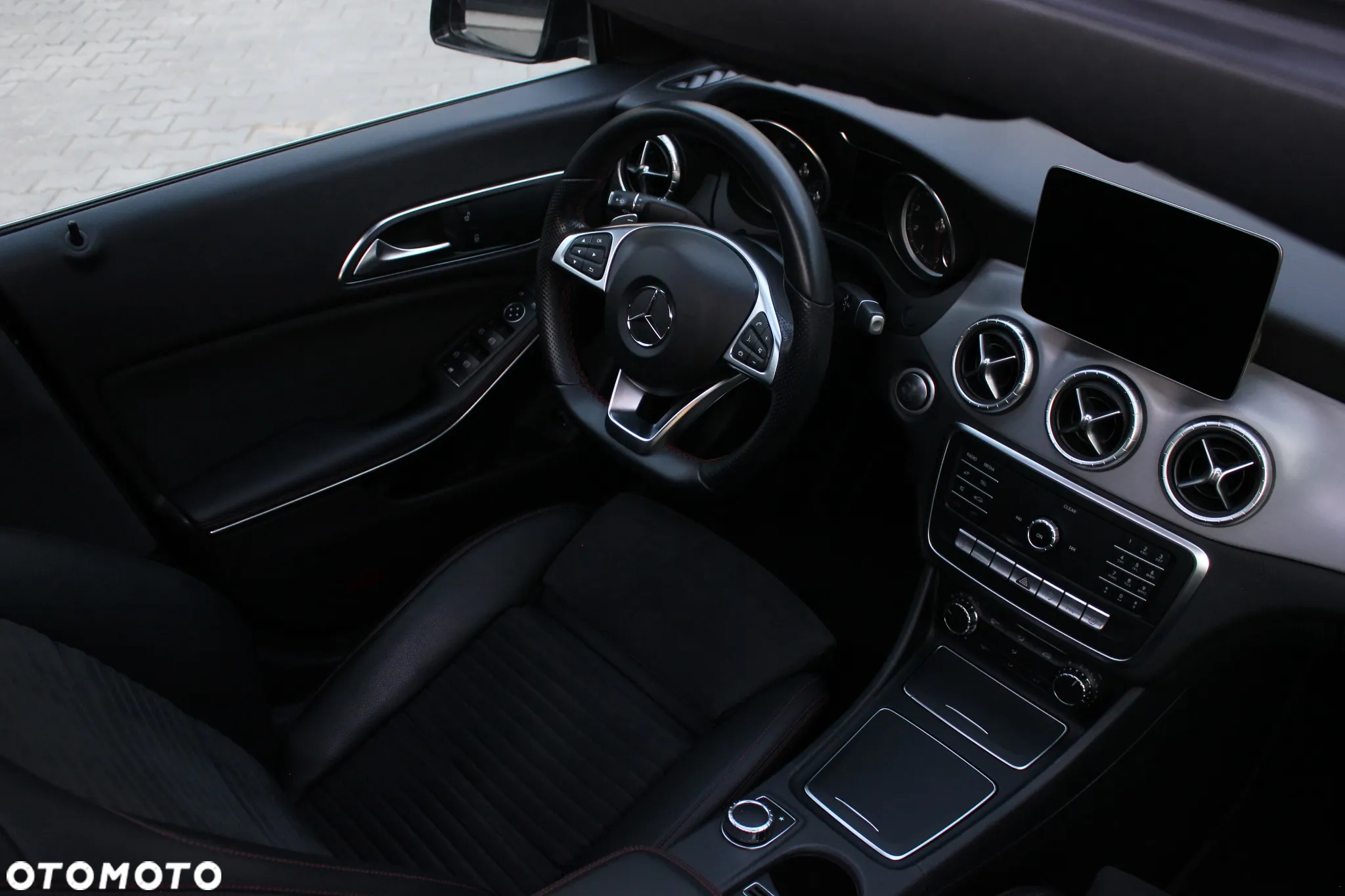 Mercedes-Benz CLA 200 7G-DCT AMG Line - 22