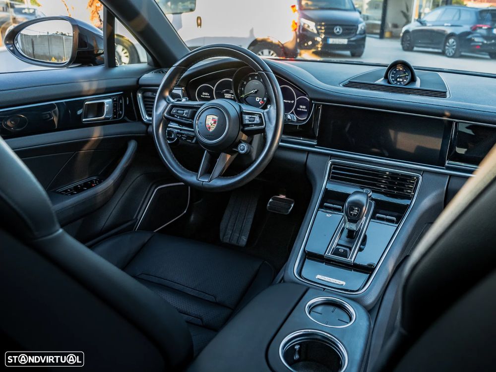 Porsche Panamera Sport Turismo 4 E-Hybrid Edition 10 Anos - 24