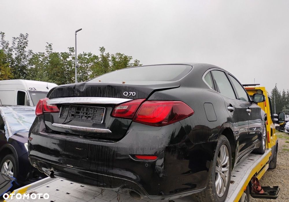 Infiniti Q70 - 4
