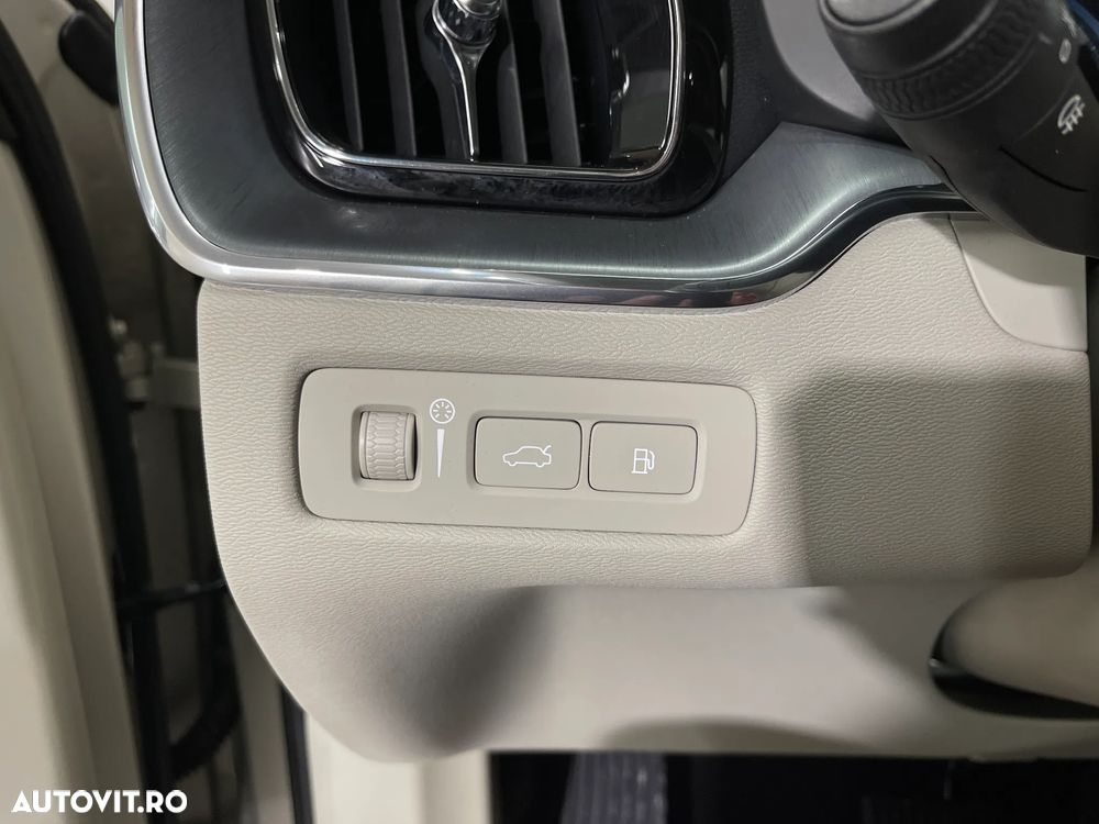 Volvo XC 60 T6 AWD Recharge Geartronic Inscription Expression - 25