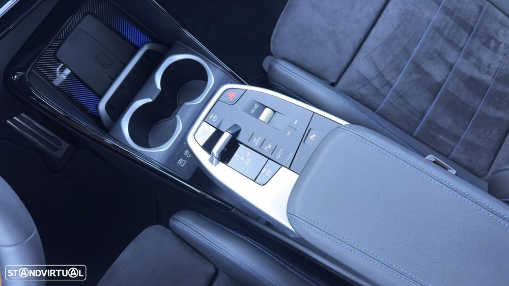 BMW iX2 eDrive20 Pack Desportivo M Pro - 33