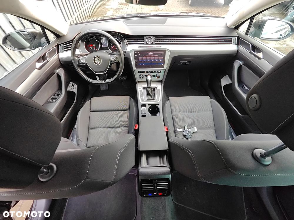 Volkswagen Passat 2.0 TDI SCR DSG Highline - 18