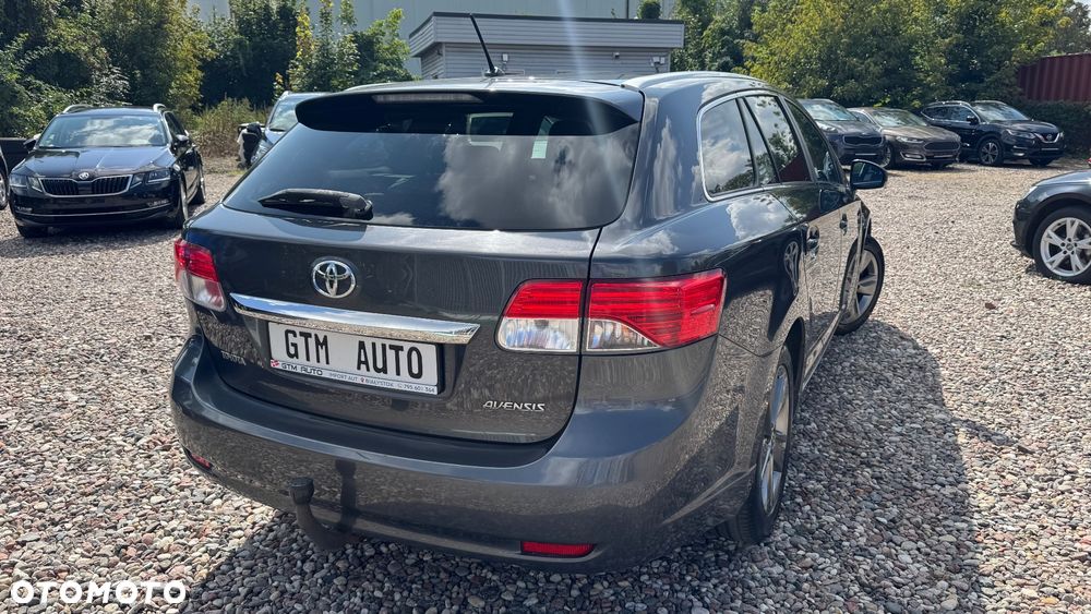 Toyota Avensis 1.8 Premium EU5 - 13