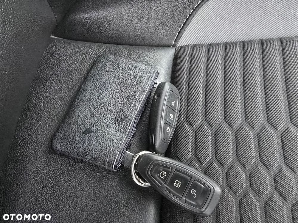 Ford Focus 2.0 EcoBoost ST mit Leder-Exclusiv-Paket - 24