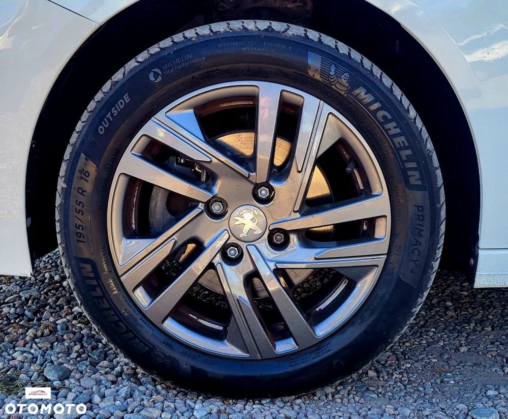 Peugeot 208 - 23