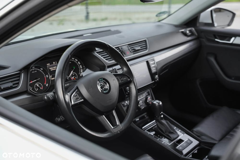 Skoda Superb 2.0 TDI Sportline DSG - 18