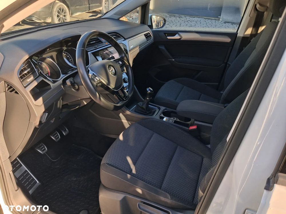 Volkswagen Touran - 19