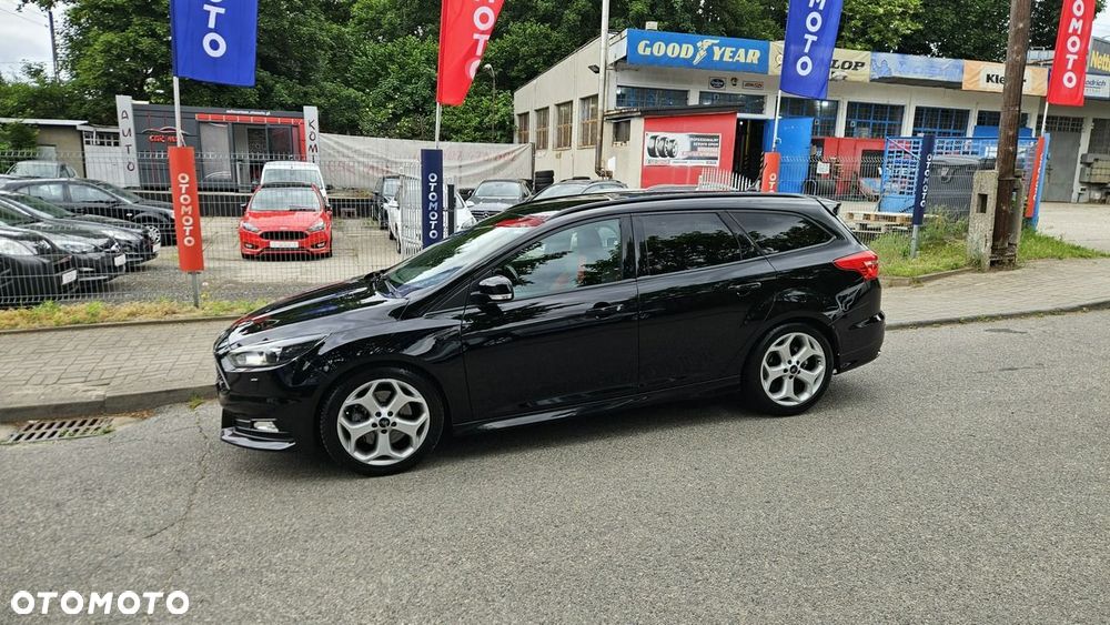 Ford Focus 2.0 EcoBoost ST mit Leder-Sport-Paket - 2
