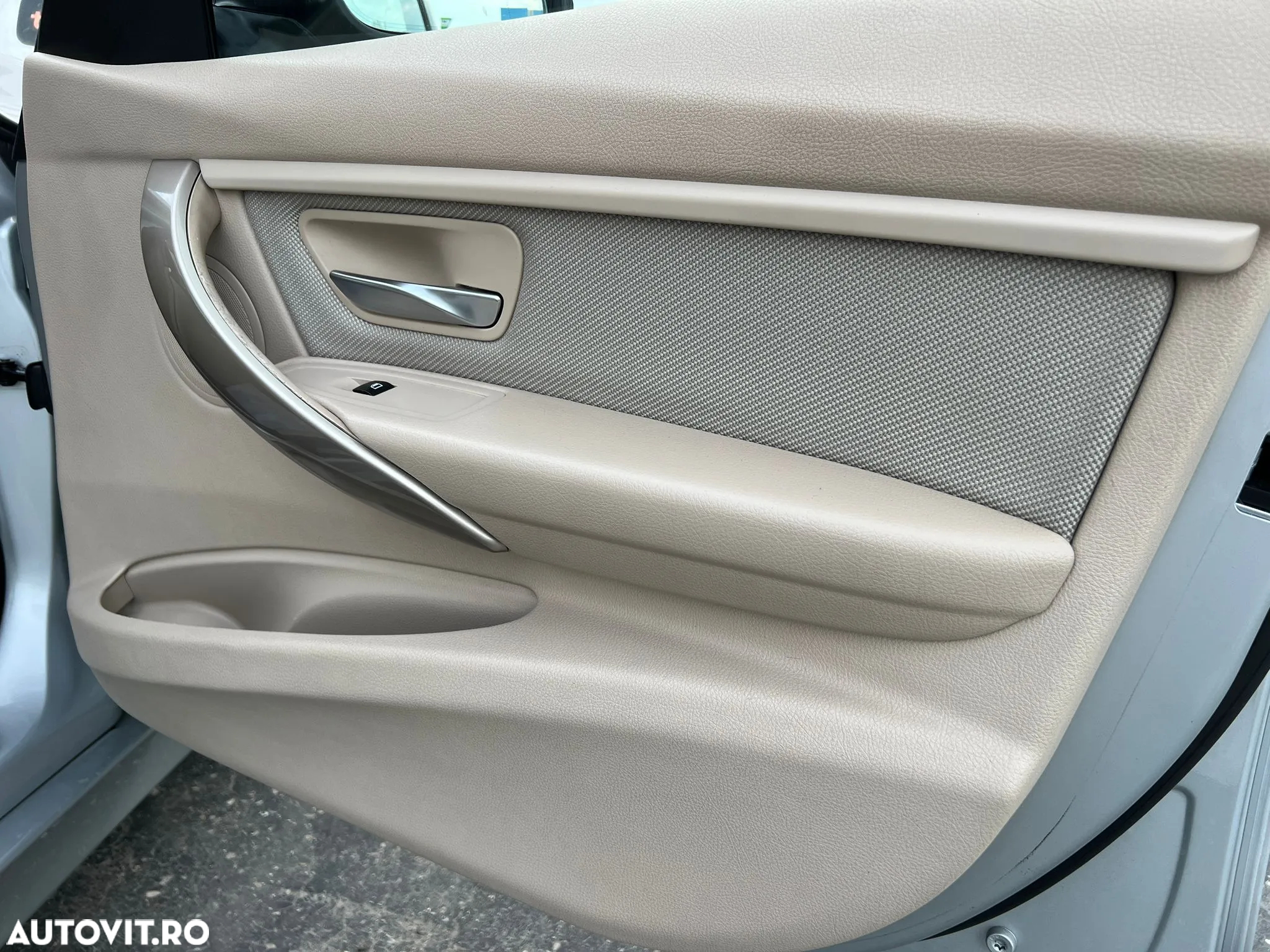 BMW Seria 3 320d DPF Touring Aut. - 30