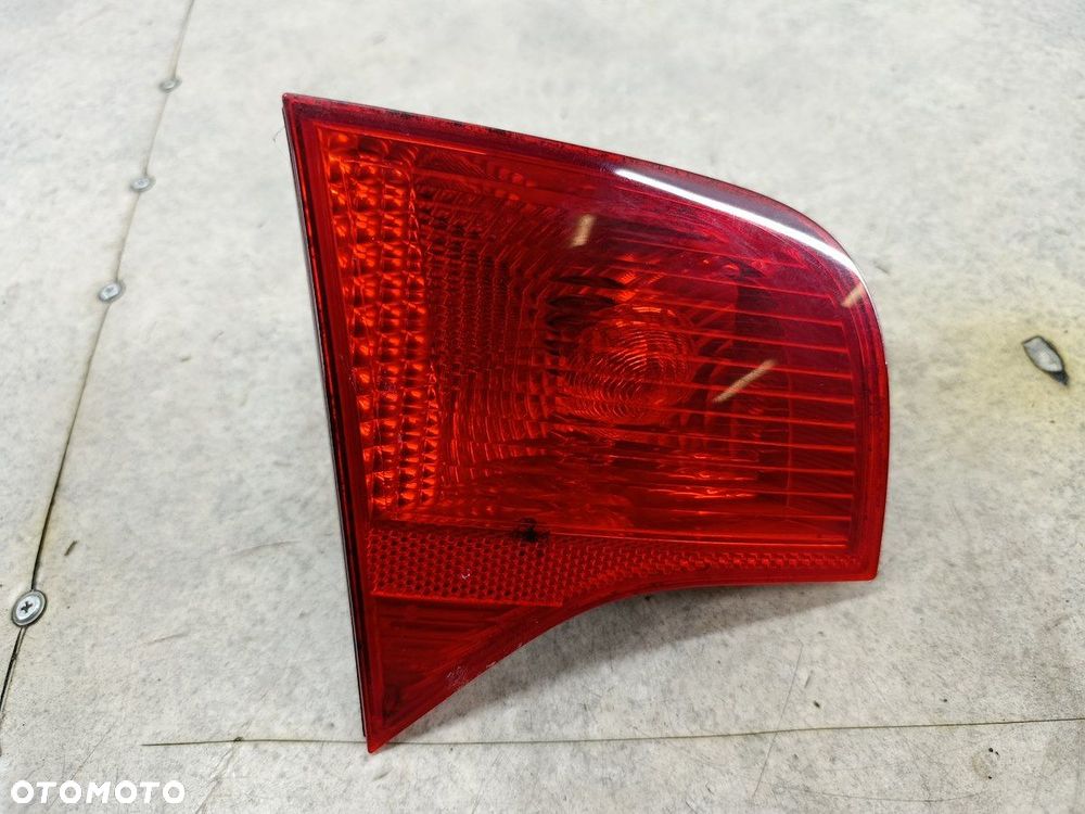 LAMPA TYLNA LEWA W KLAPE AUDI A4 B7 8E5945093A HELLA SEDAN - 1