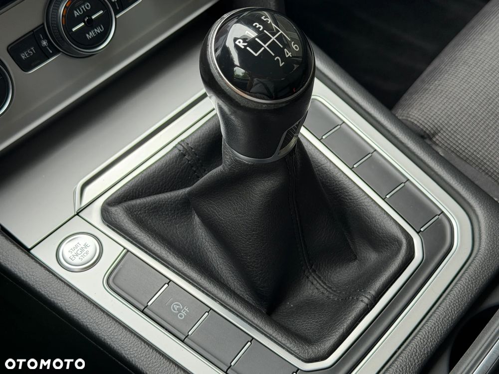 Volkswagen Passat - 20