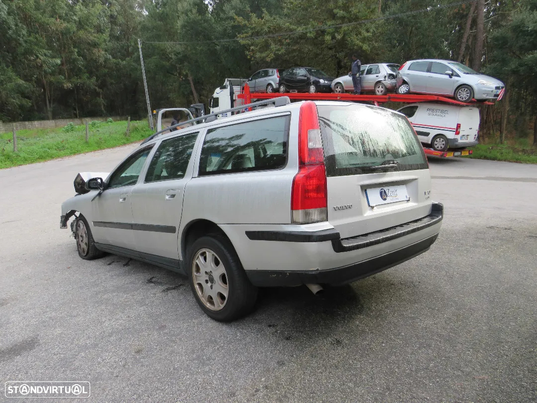 Volvo V70 II 2.0 T (180cv) de 2002 - Peças Usadas (8033) - 3