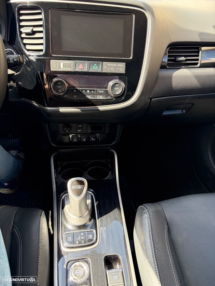 Mitsubishi Outlander - 16