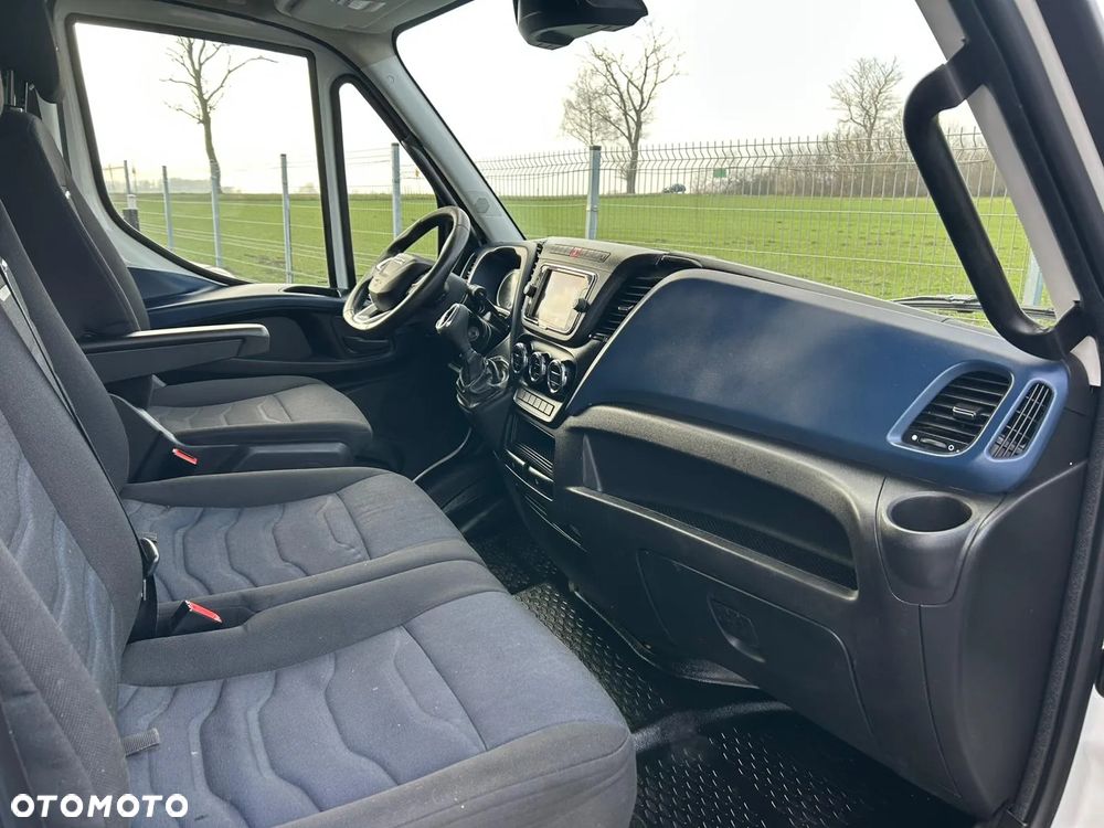 Iveco Daily 35C18 3.0 HPI Hi-Matic Kontener 8 palet + winda 1000kg + drzwi boczne **LED**Niski przebieg**Climatronic**Sprowadzony**2021R** - 14