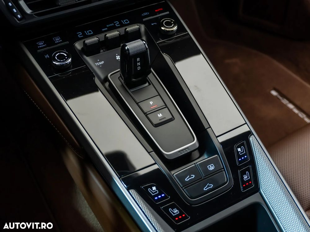 Porsche 911 Carrera 4S - 22