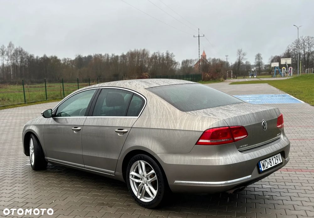 Volkswagen Passat - 4