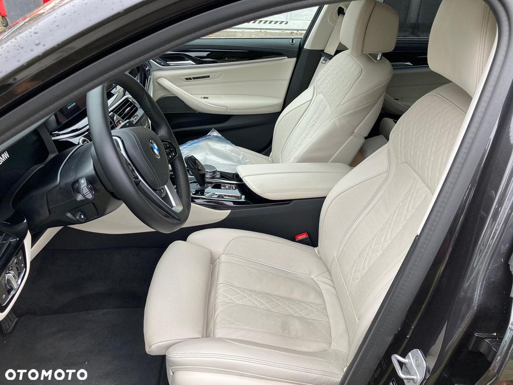 BMW Seria 5 530e Luxury Line - 8