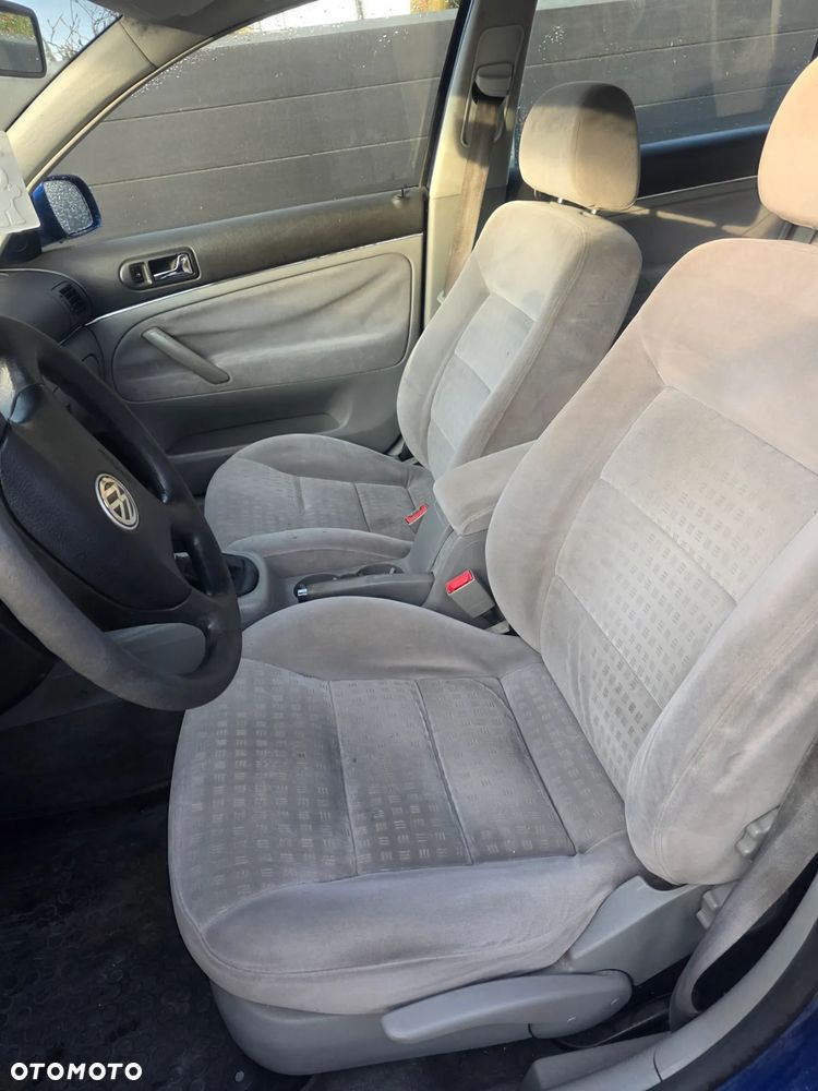 Volkswagen Passat 1.9 TDI Highline - 8