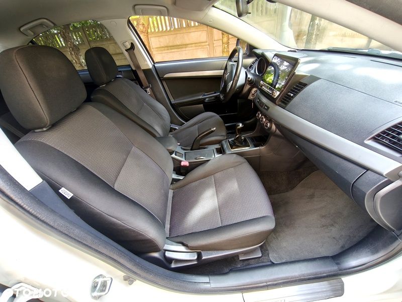 Mitsubishi Lancer 1.8 Invite - 7