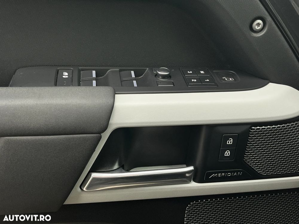 Land Rover Defender - 21