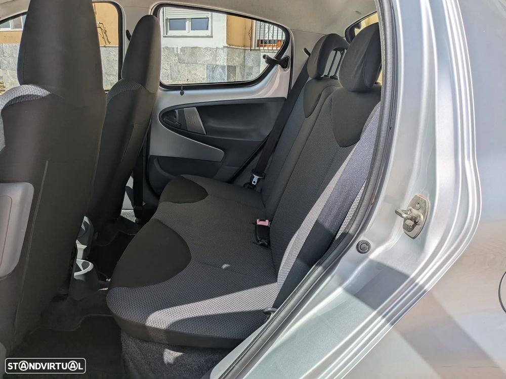 Toyota Aygo 1.0 + AC - 10